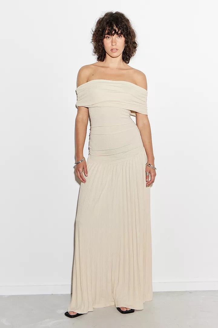 Chic Flowy Flattering Lightweight Fabric Maxi Dress for Effortless Summer Wear