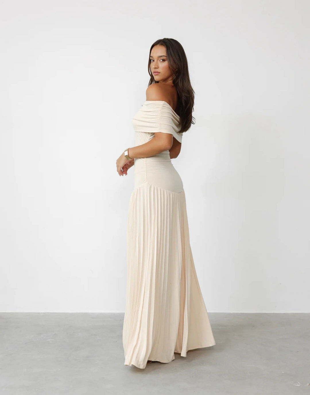 Chic Flowy Flattering Lightweight Fabric Maxi Dress for Effortless Summer Wear