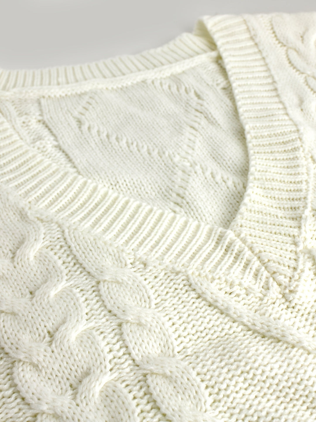 Cora | Cozy Cable Knit V-Neck Sweater Vest
