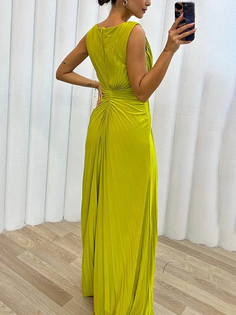 Glamorous Effortlessly Pleated Maxi Chiffon Georgette Flowing Silhouette Wedding Dress