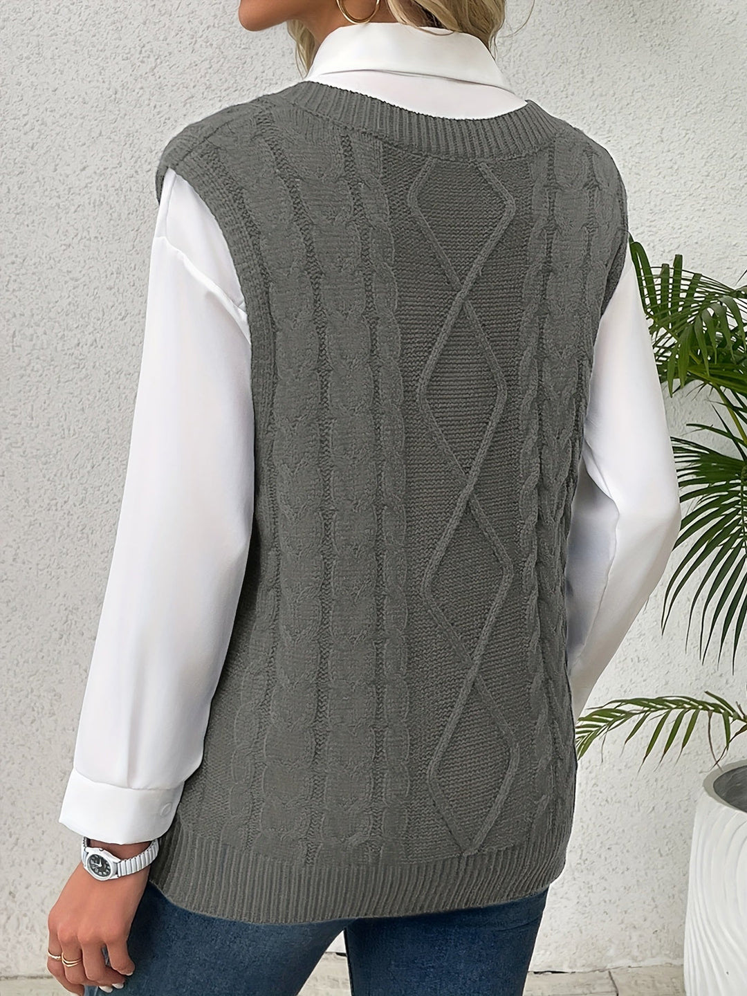 Cora | Cozy Cable Knit V-Neck Sweater Vest