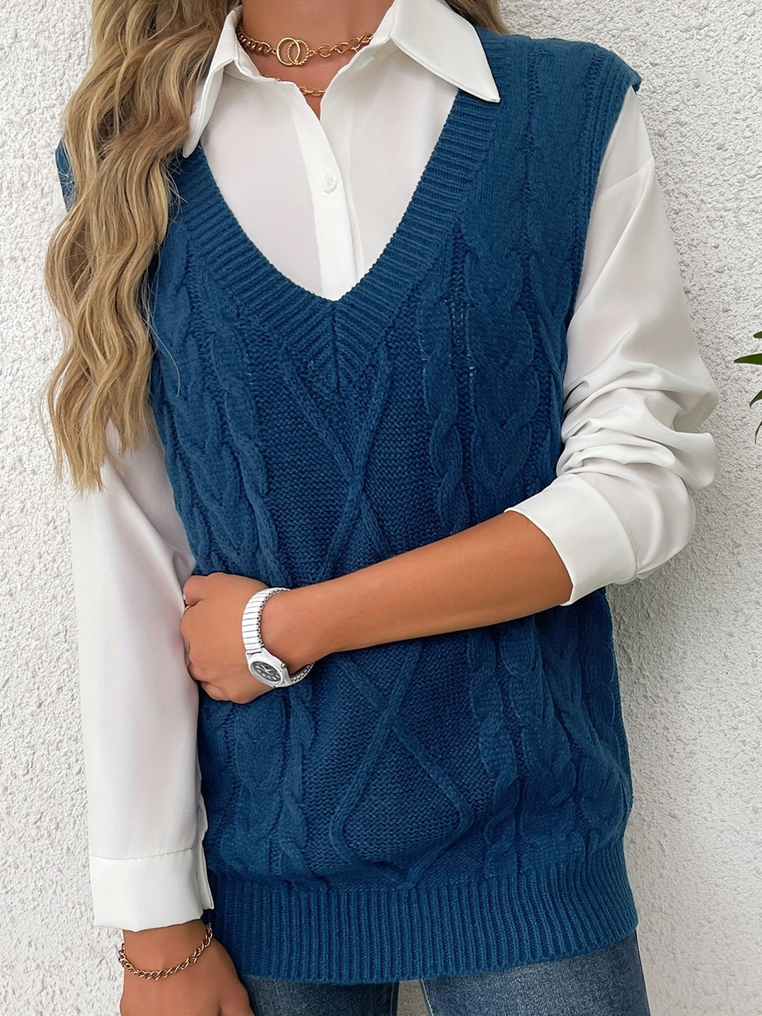 Cora | Cozy Cable Knit V-Neck Sweater Vest