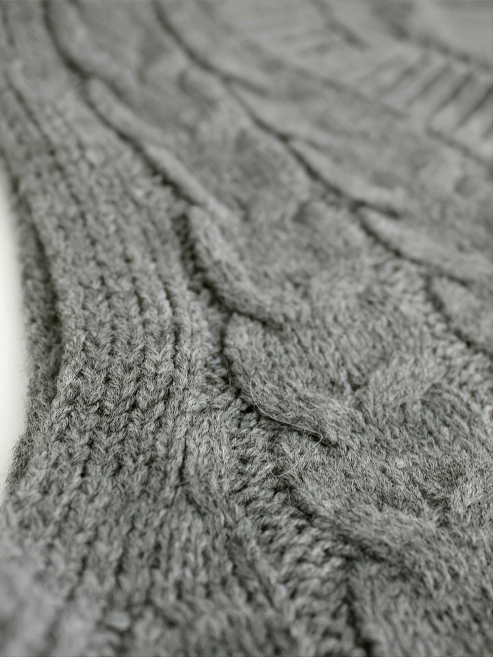 Cora | Cozy Cable Knit V-Neck Sweater Vest