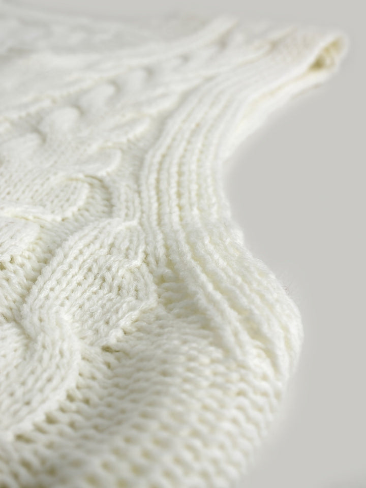 Cora | Cozy Cable Knit V-Neck Sweater Vest