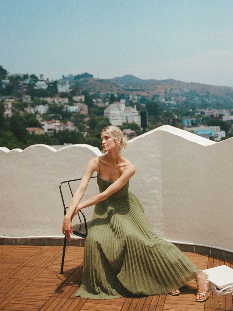 Stylish Sculpted Pleated Maxi Dress For Women With Figure Flattering Design