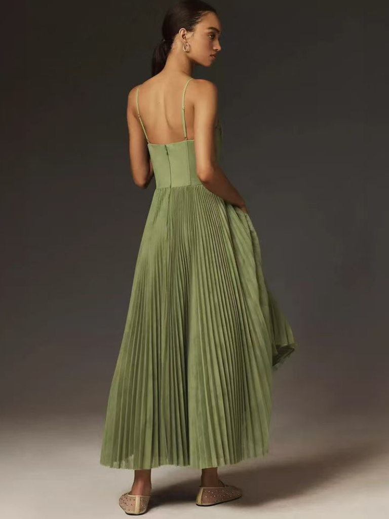 Stylish Sculpted Pleated Maxi Dress For Women With Figure Flattering Design