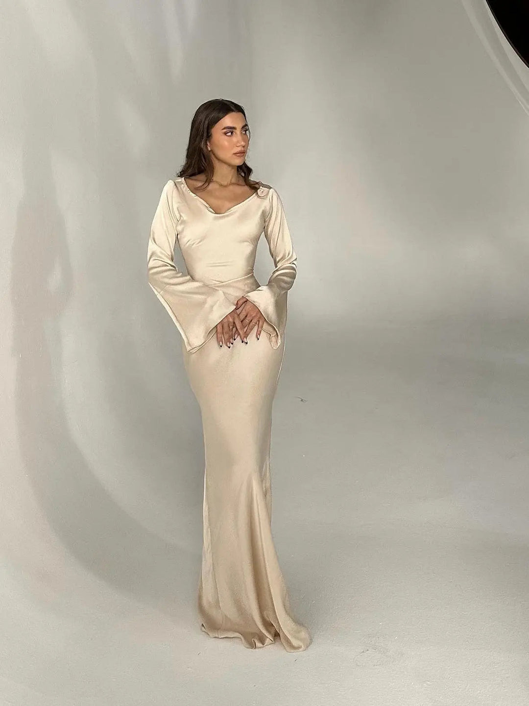 Luxurious Draped Long-Sleeve Satin Evening Floor-Length Maxi Silhouette Elegant Dress
