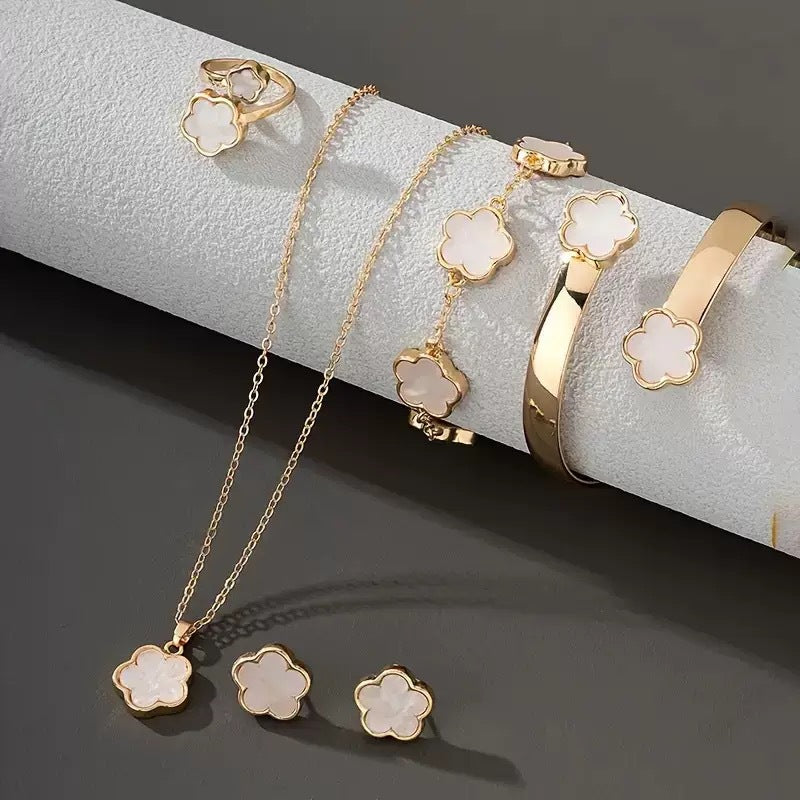 Happy Clover Jewelry 4-Piece Set