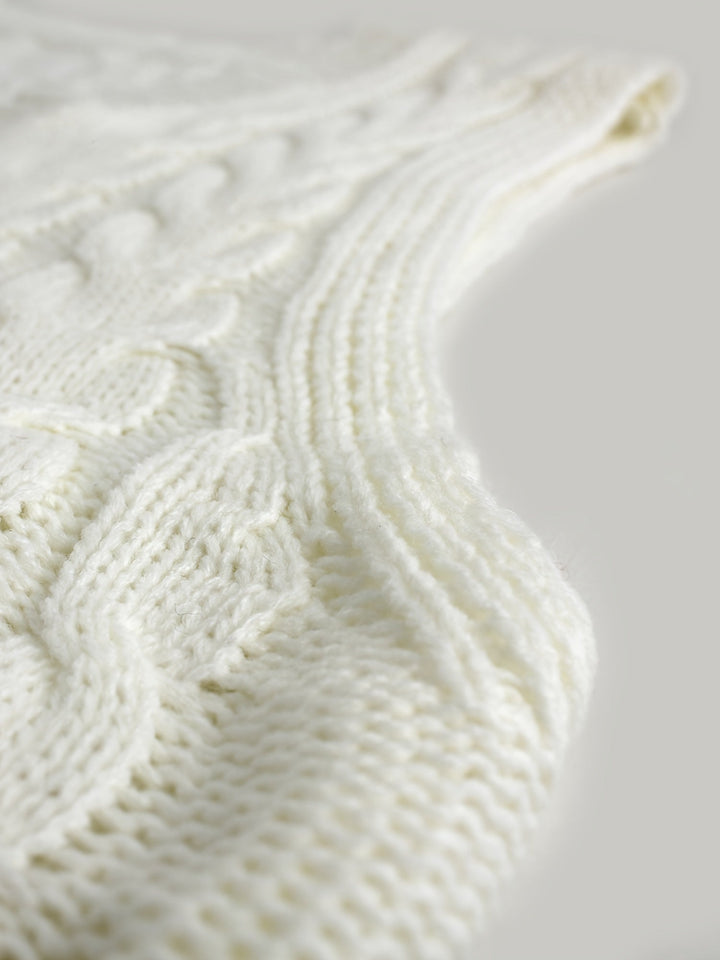 Cora | Cozy Cable Knit V-Neck Sweater Vest