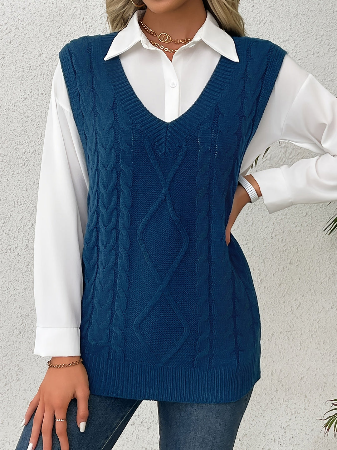 Cora | Cozy Cable Knit V-Neck Sweater Vest