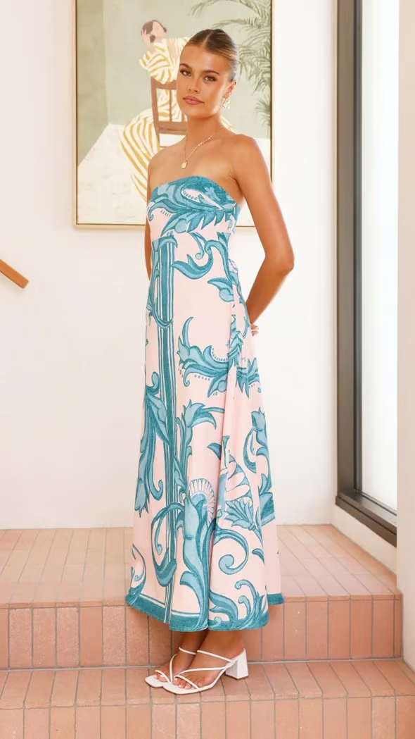 Timeless Retro Printed Floral Wedding Guest Dress With Flattering Silhouette