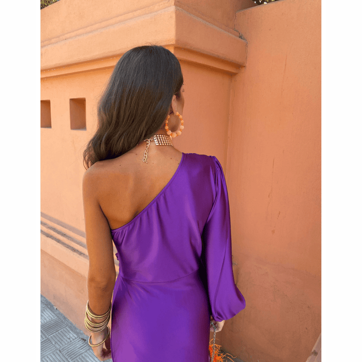 Effortlessly Elegant Silhouette Enhancing Softly Structured Evening Dress for Wedding Guests