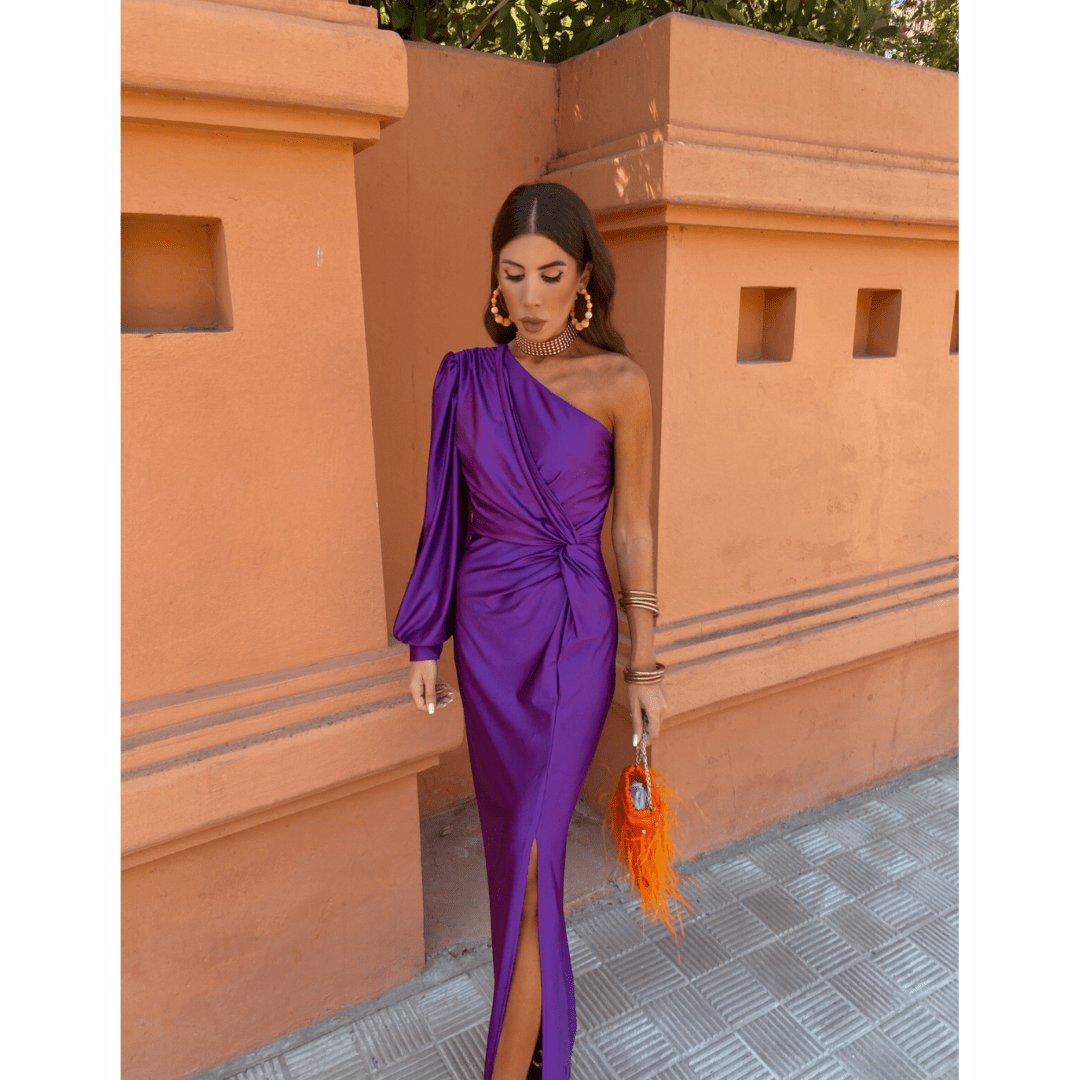 Effortlessly Elegant Silhouette Enhancing Softly Structured Evening Dress for Wedding Guests