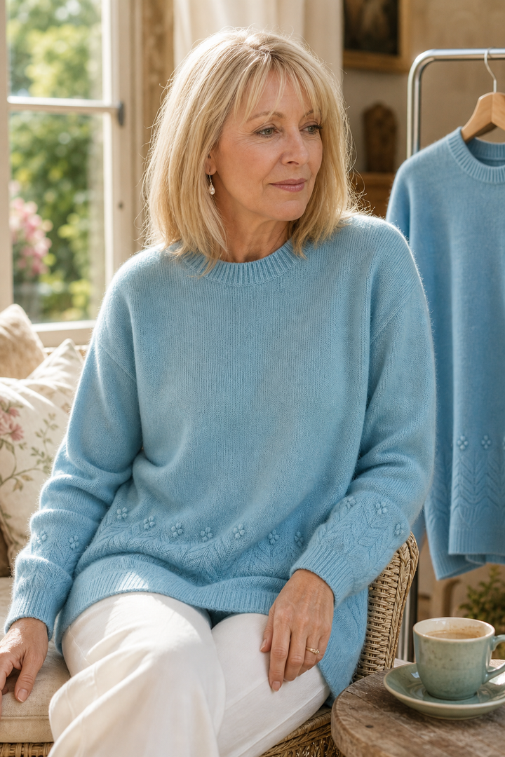 Cablesse – Knitted Cable Sweater with Round Neck